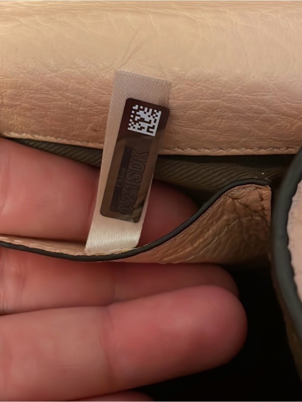 Chloé Small Marcie Crossbody in Nude Pebbled Leather - Picture 6 of 7